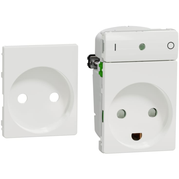 LK Fuga Wiser stikkontakt med afdækning og jord, 1½ modul, hvid