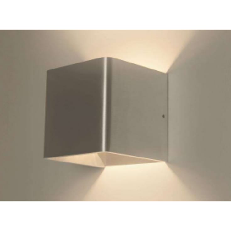 Novel W väggfäste aluminium 8W 3000K ej dimbar IP22