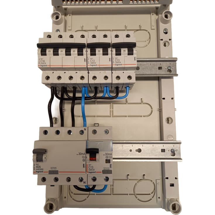 Færdigmonteret gruppetavle, LLK2 01.1020