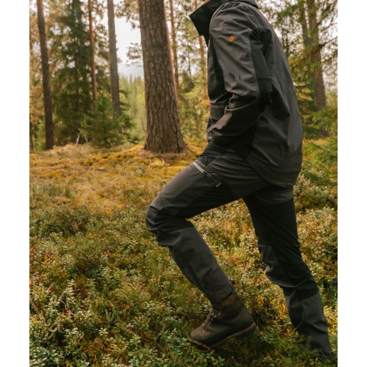 Pinewood Finnveden Trail Hybrid bukser, Sort/Mørk Antracitgrå, C50