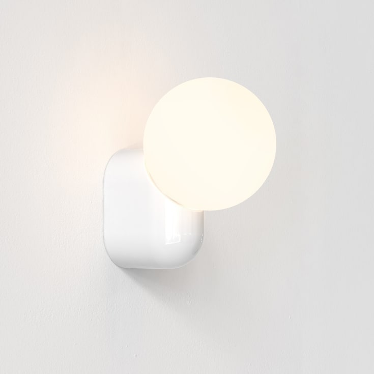 Astro Lyra Wall Single væglampe i porcelæn. IP44, hvid