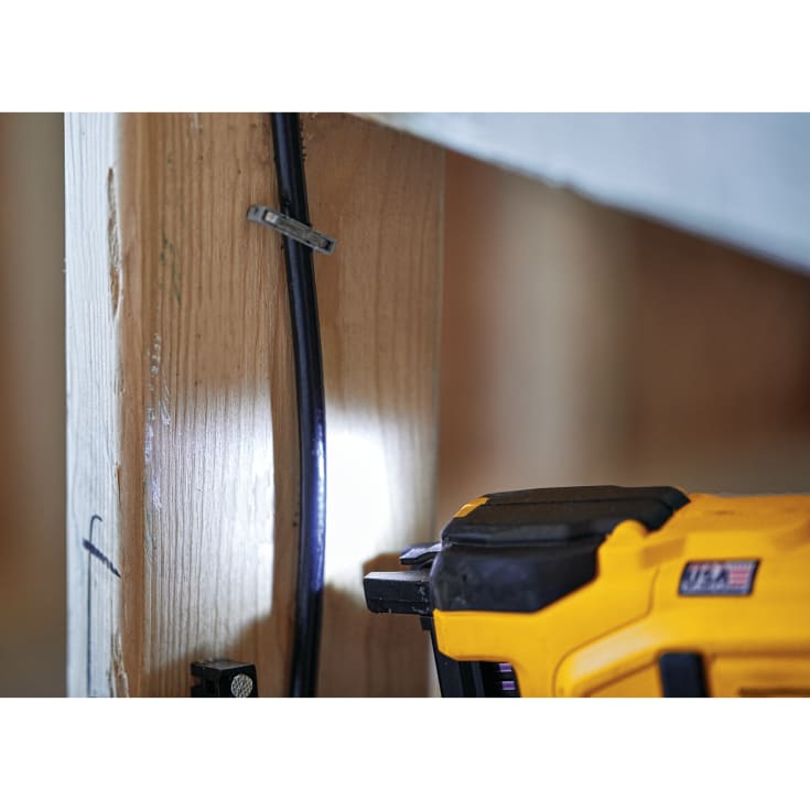 DeWalt 18V XR klammepistol u. batteri