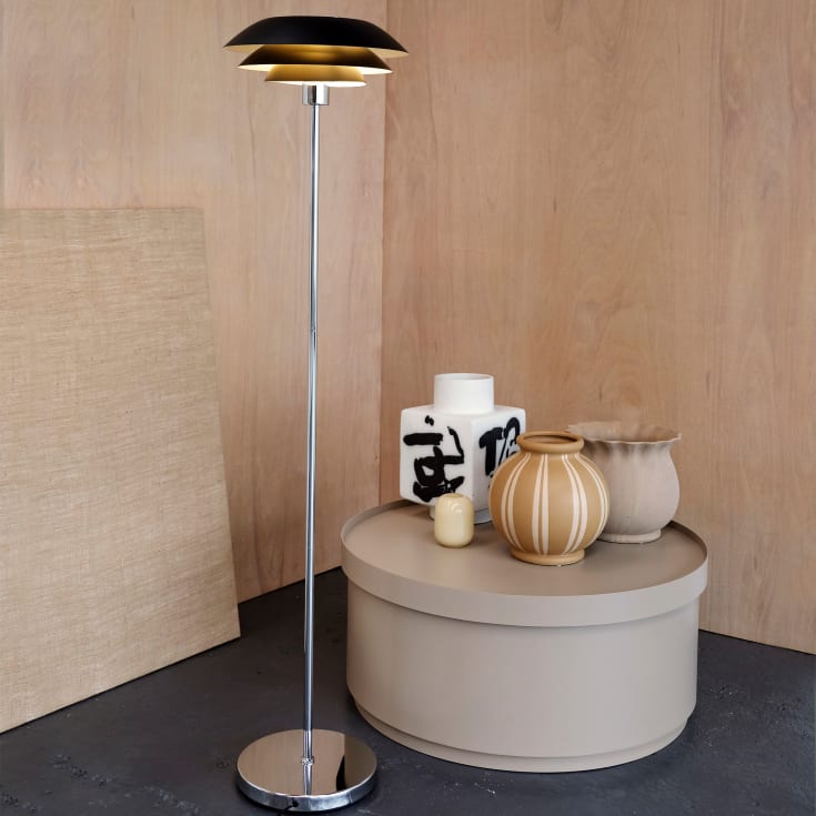 Dyberg Larsen DL31 gulvlampe, sort