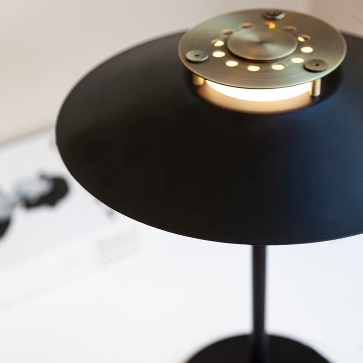 Halo Design Rivoli bordlampe, svart/messing