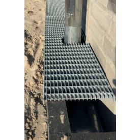Dutra 200 x 500 mm bundplade med nedløbsudløb til sokkeaffugtere