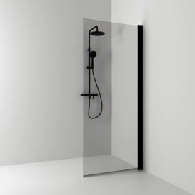 Svedbergs Skoga dusjvegg rett, 77 cm, røykfarget glass, sort matt profil