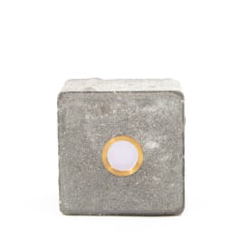 Light By Juhl betongplattor med Cosmos spotlights i mässing, 10x10x6 cm, grå
