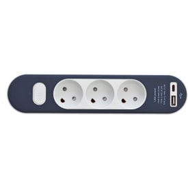 3-uttak med jord og med USB A+C, 1,4 m kabel