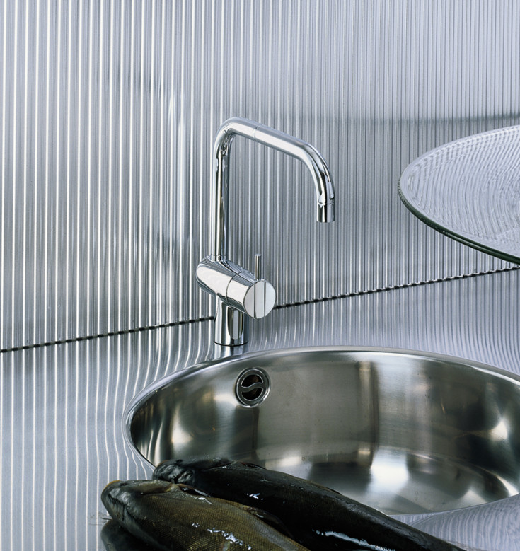 Vola KV1 kjøkkenbatteri, med dobbel svingbar tut, krom