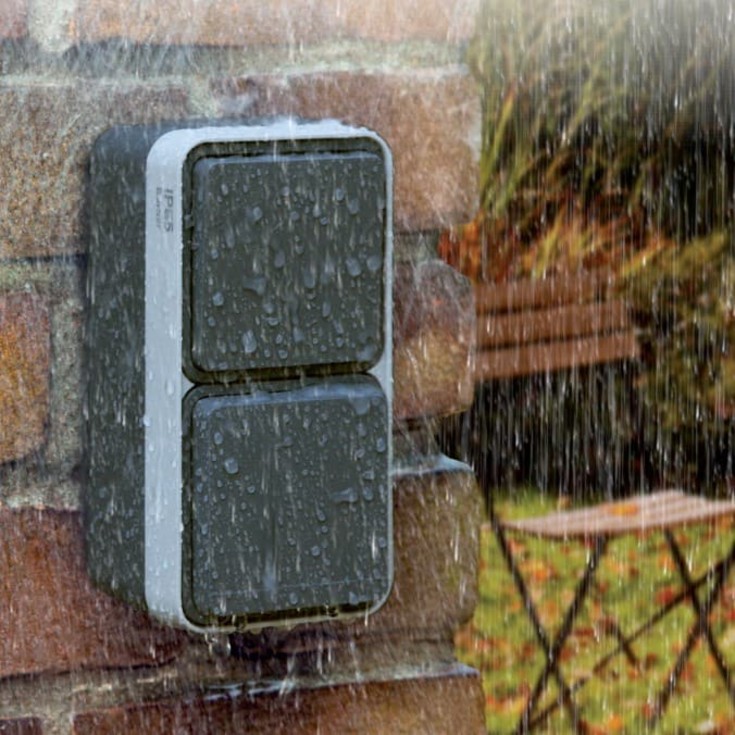 Berker W.1 Schuko stikkontakt med klaplåg, IP55, Grå