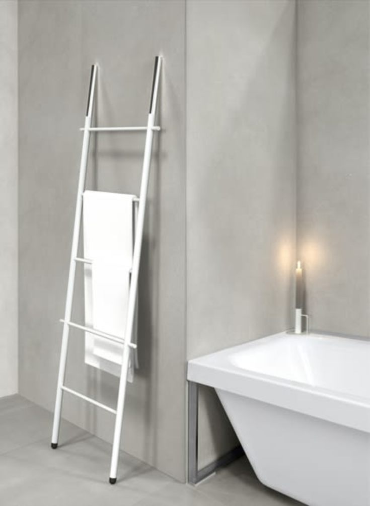 Frost Bukto Ladder håndklædestativ 58x151,5 cm, hvid/krom