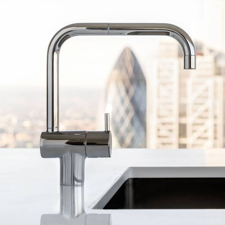 Vola KV1 kjøkkenbatteri, med dobbel svingbar tut, krom