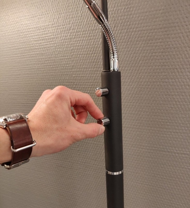 Halo Design Vegas Uplight golvlampa, svart