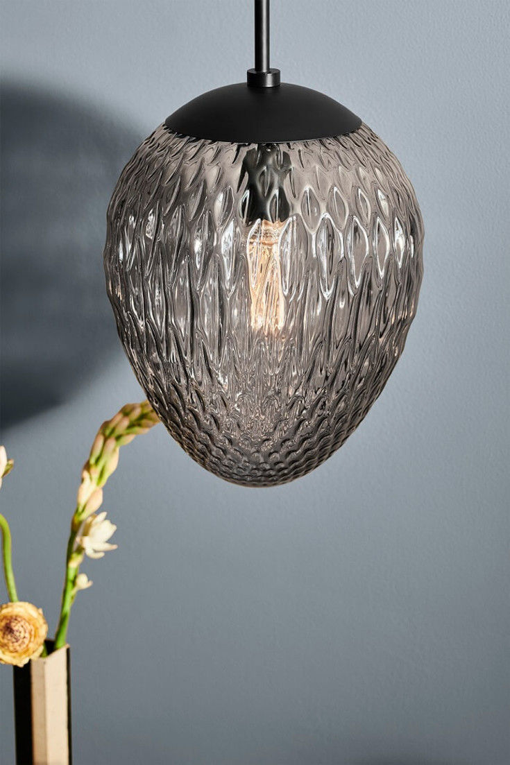 Halo Design Woods pendellampe, røykfarget, Ø20 cm