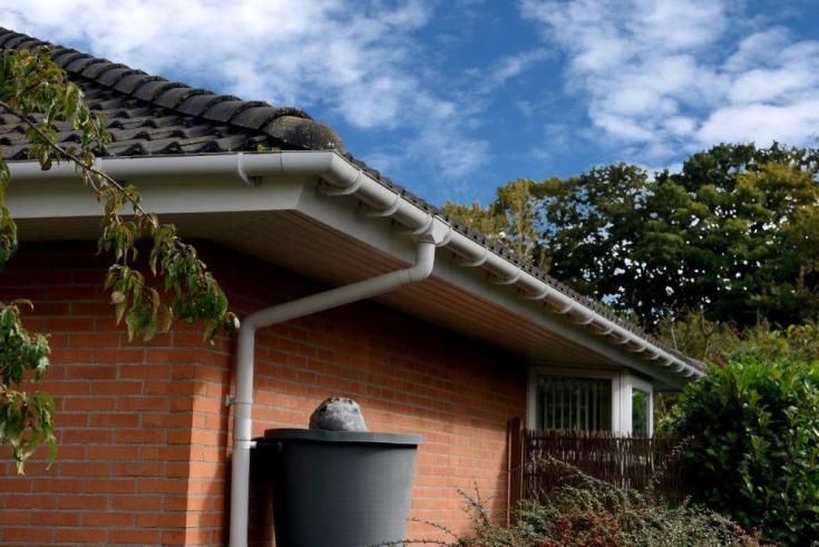 Plastmo plastrørholder 90 mm, grå