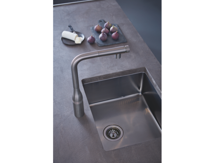 Grohe Essence Smartcontrol köksblandare, borstad svart krom