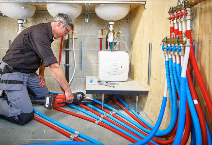 Ridgid RP351 pressemaskin m. batteri og lader