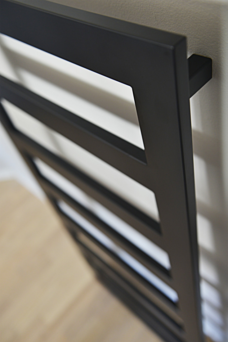 Kriss Sigma håndklædetørrer, vand, 60x132 cm, matt sort