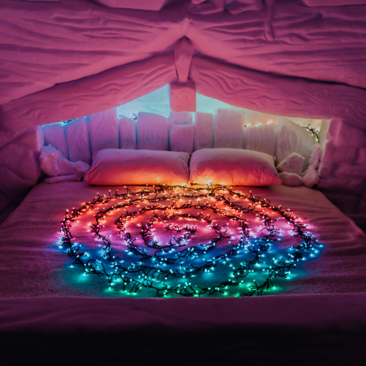 Twinkly Cluster lyslenke utendørs, 400 fargade lys, 6 meter