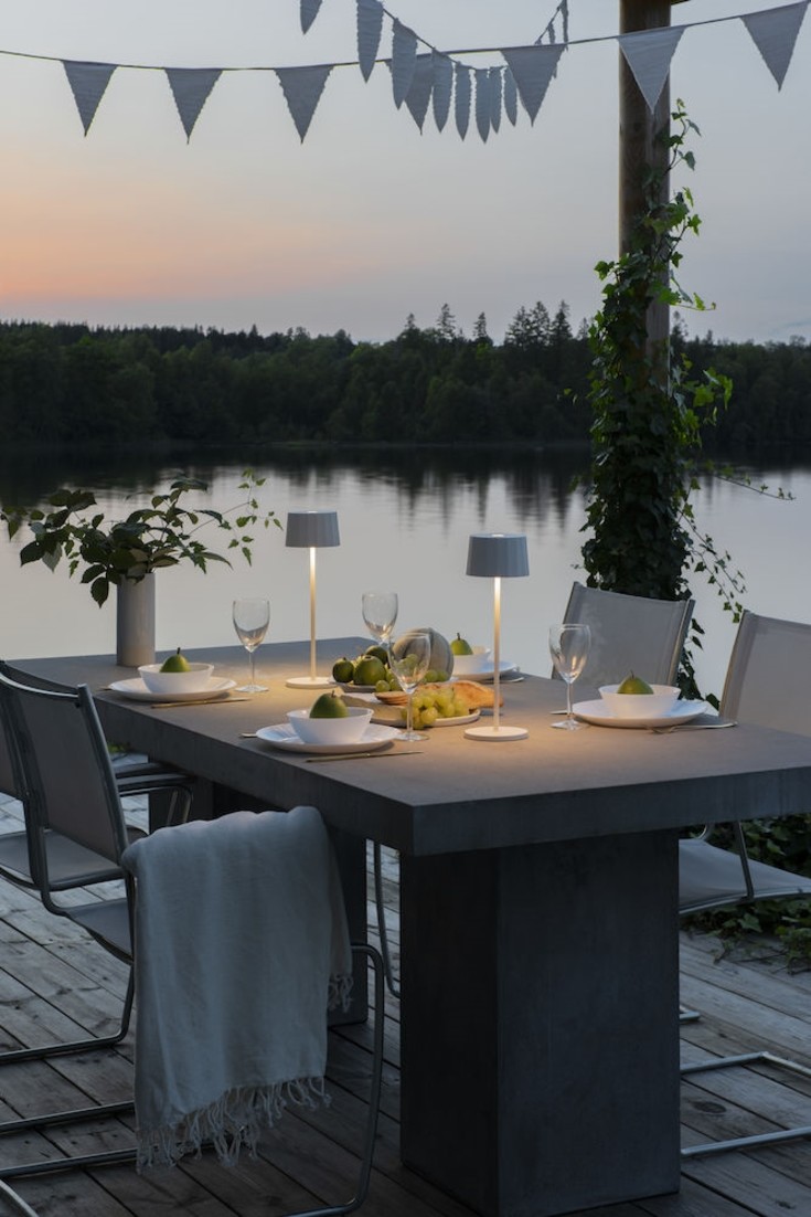 Konstsmide Positano genopladelig udendørs bordlampe, hvid