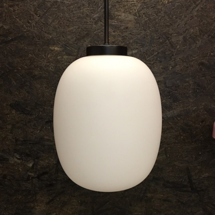 Dyberg Larsen DL39 pendellampe, opal/sort