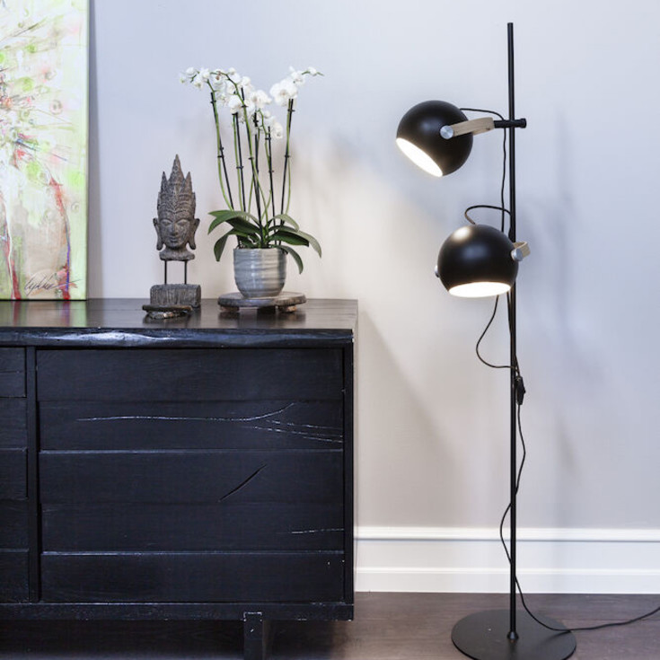 Halo Design D.C golvlampa med 2 skärmar, svart