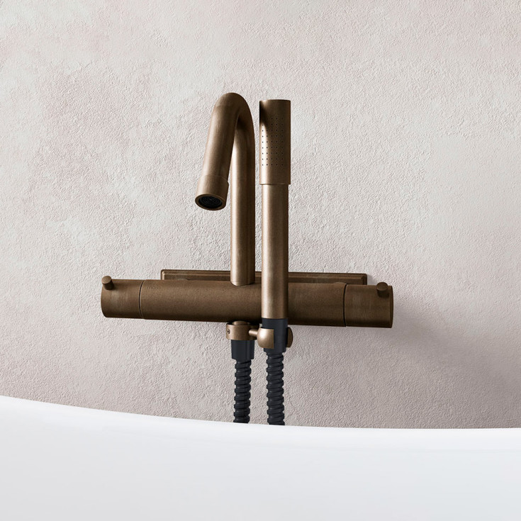 Mora Izzy badkarsblandare med duschset, patinerad mässing