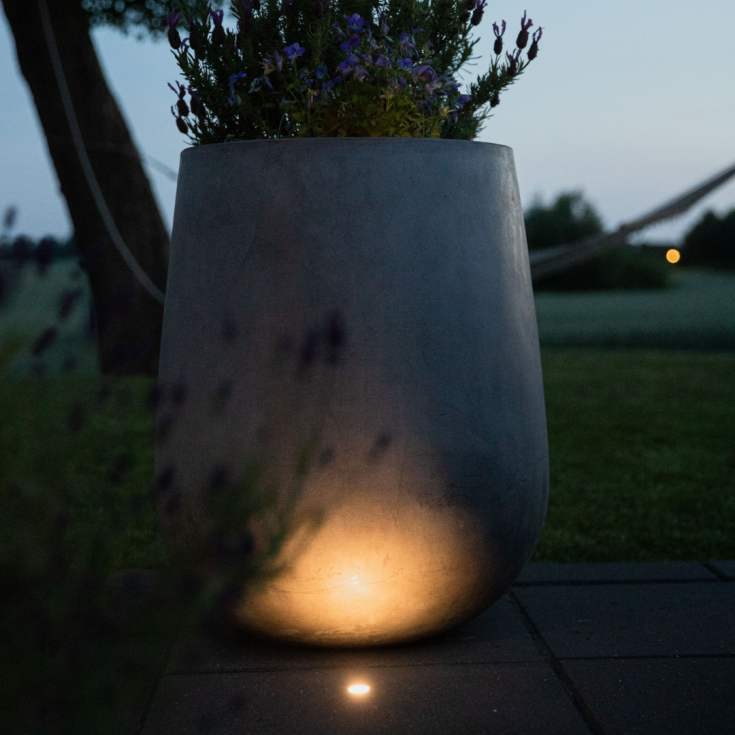 Light By Juul betonflise med Cosmos spot, grå, 20x20x5 cm