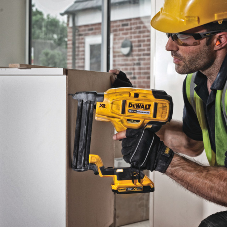 DEWALT 18V XR klammepistol DCN681N-XJ