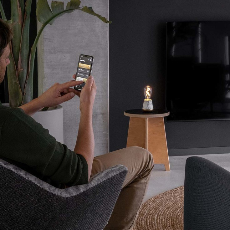 Humble One Smart genopladelig bordlampe, hvid marmor