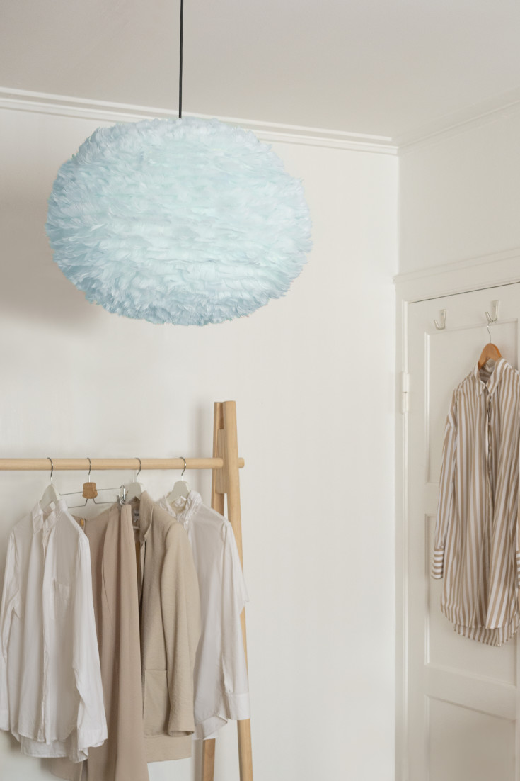 Umage Eos lampeskjerm med fjær, lyseblå, Ø60 cm