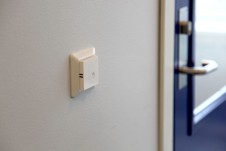 Berøringsfri bryter UnTouch på/av, for f.eks. Lysstyring, hvit