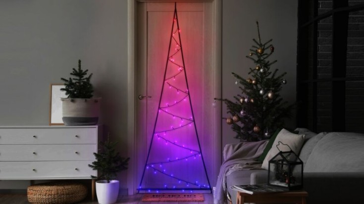 Twinkly Tree til veggmontering, fargat + hvit lys, 2 meter