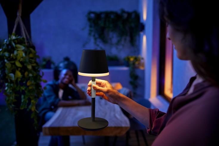 Philips Hue Go genopladelig udendørs bordlampe, sort