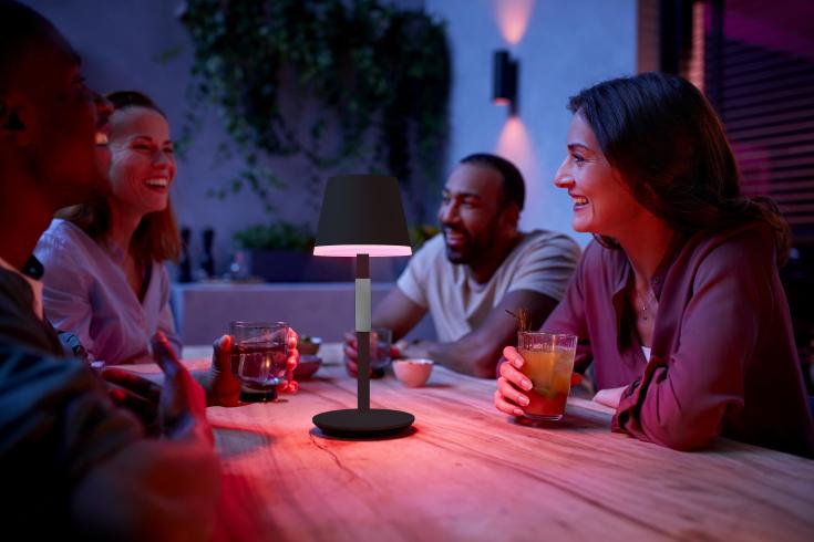 Philips Hue Go genopladelig udendørs bordlampe, sort