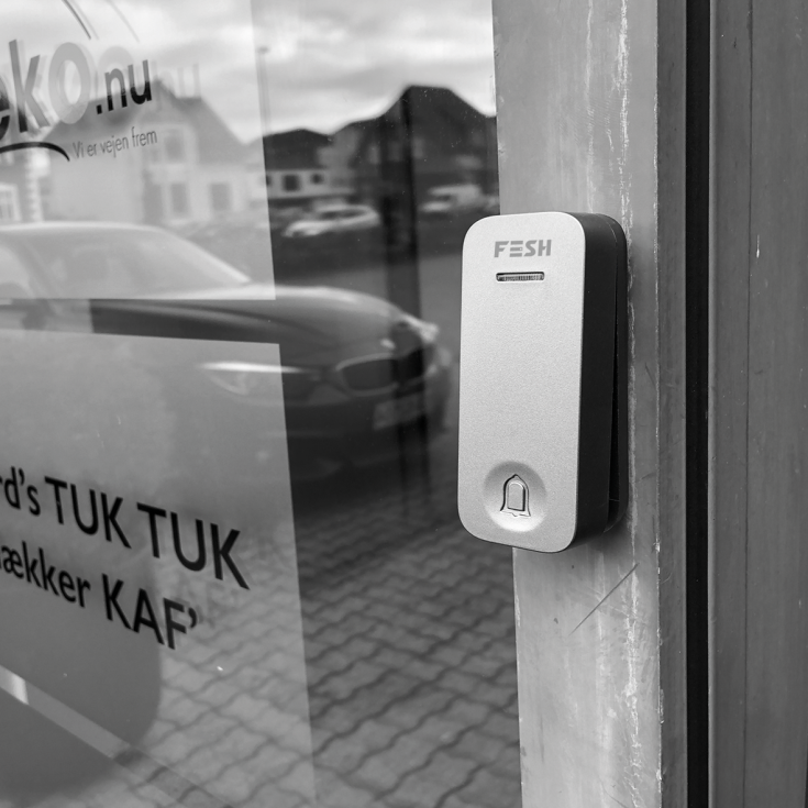 Foss Fesh Smart dörrklocka stickkontakt, wifi, grå