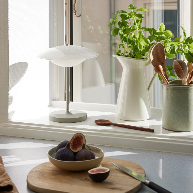 Halo Design Baroni uppladningsbar bordslampa, grå