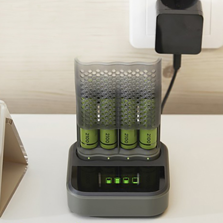 GP ReCyko Speed lader + ladestasjon og 4 x AA-batterier