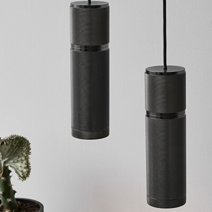 Halo - pendel Sylinderformet pendel i metallsvart Ø70 2,5m kabel