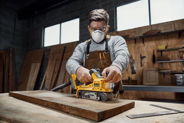 DEWALT 18V XR båndpudser DCW220N-XJ