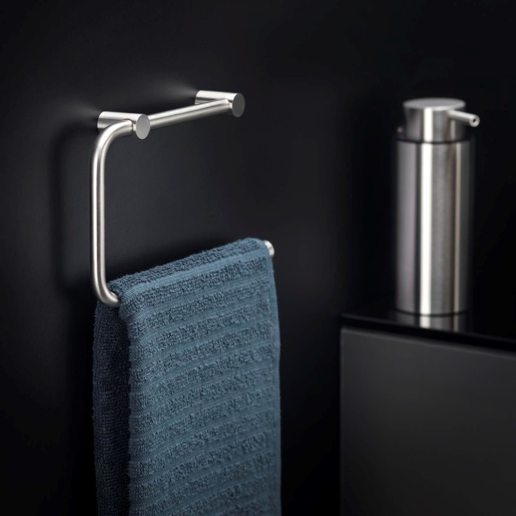 Cosmic Logic handdukshÄllare, borstat rostfritt stÄl