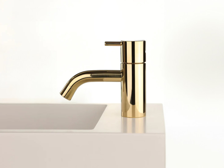 Vola HV1 Servantbatteri, uten bunnventil, standard grep, messing natur