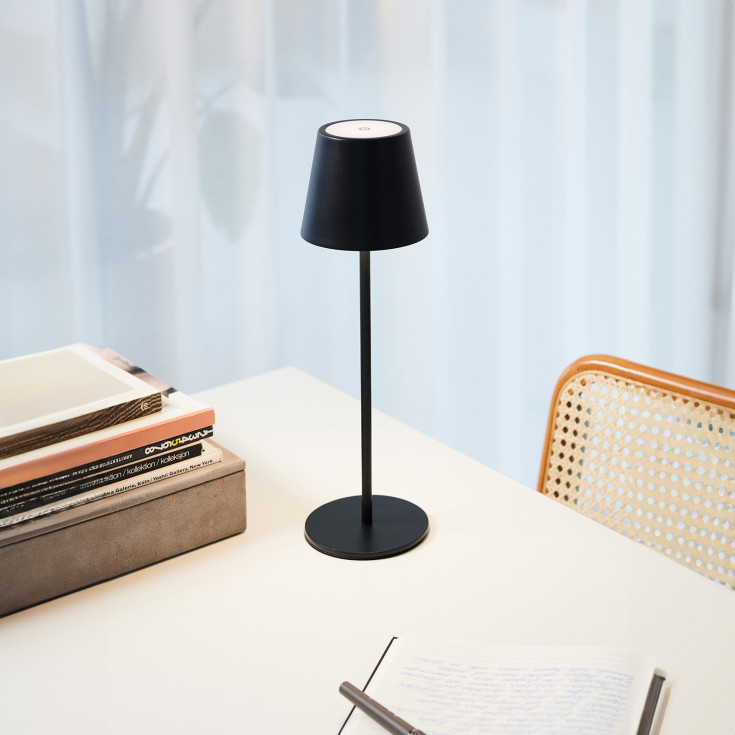 Nielsen Light One genopladelig bordlampe, sort