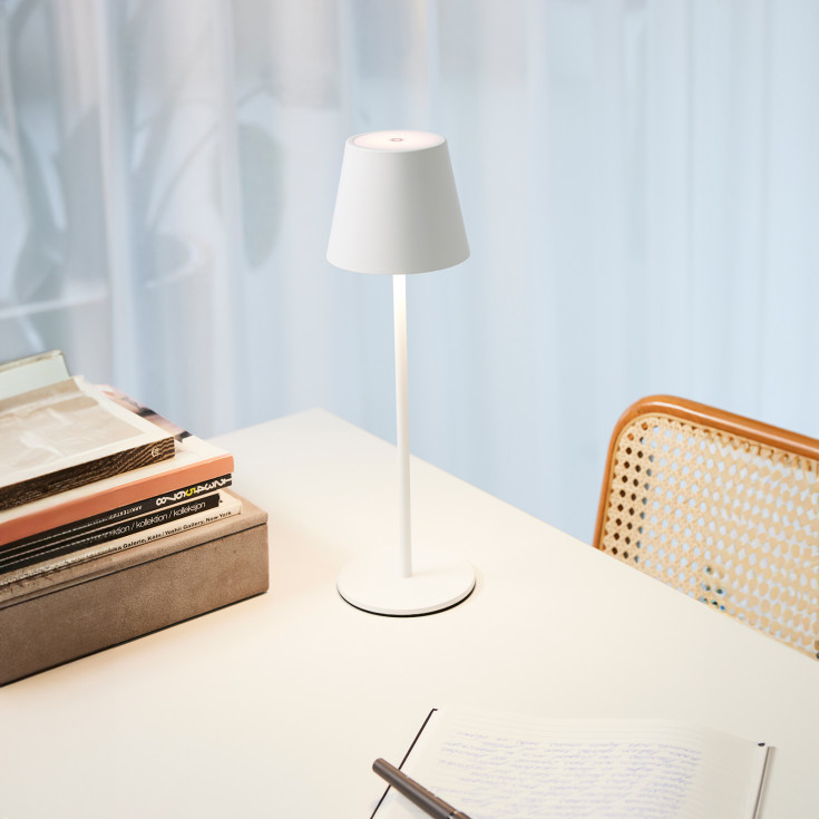 Nielsen Light One genopladelig bordlampe, hvid
