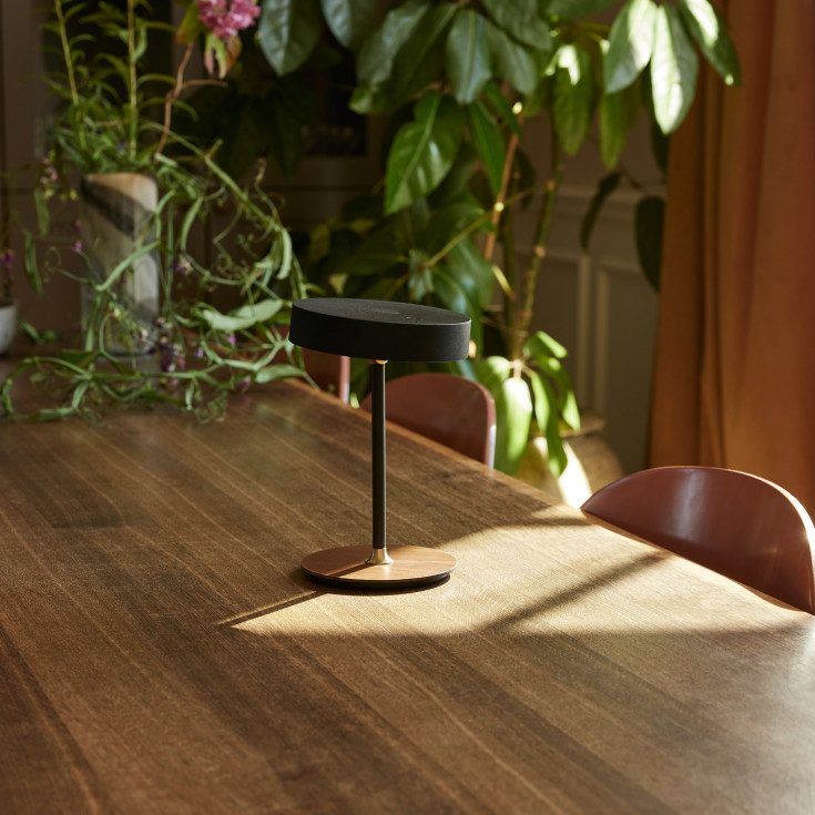 Halo Design On The Move oppladbar bordlampe, svart