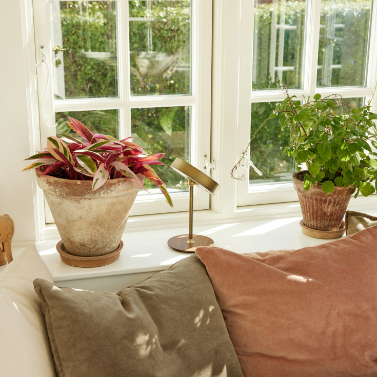 Halo Design On The Move oppladbar bordlampe, messing