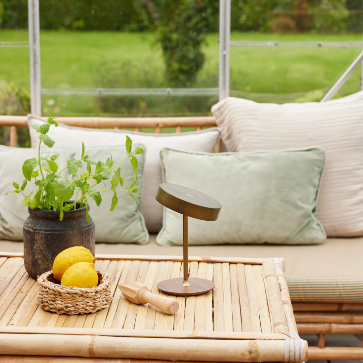 Halo Design On The Move oppladbar bordlampe, messing