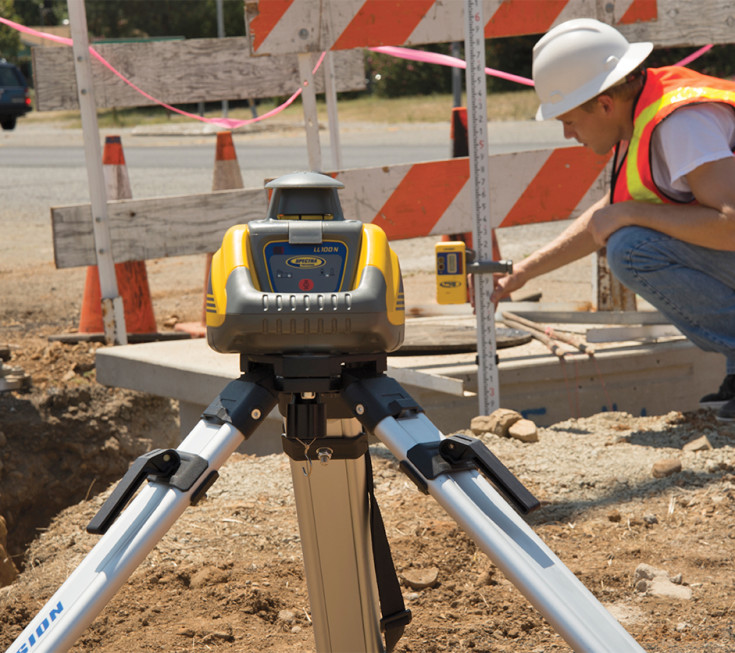 Spectra LL100N fuldautomatisk rotationslaser med HL450 modtager