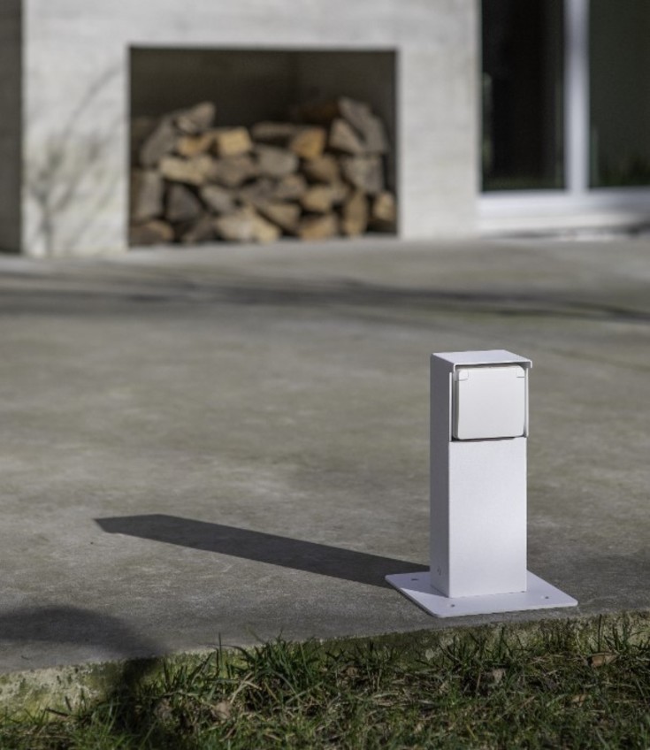 Niko Hydro stikkontakt, sidejord og pillesikring, 1 modul, hvid