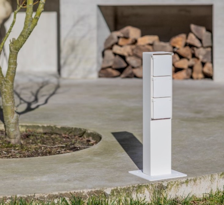 Niko Hydro stikkontaktsøjle til flise, 3 modul, hvid